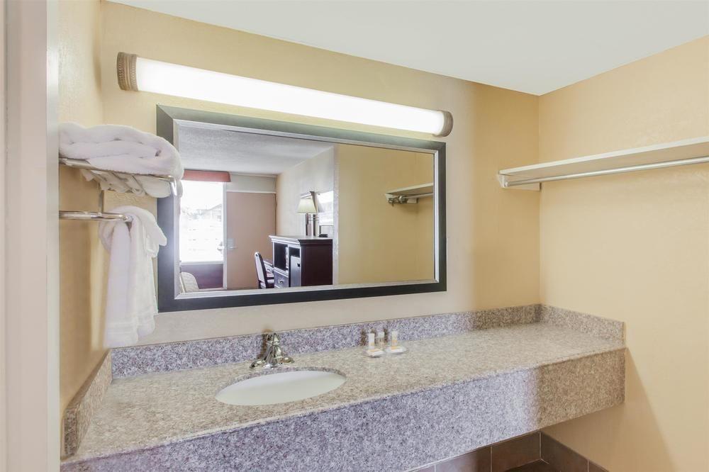 Americas Best Value Inn Of Элк-Сити Экстерьер фото